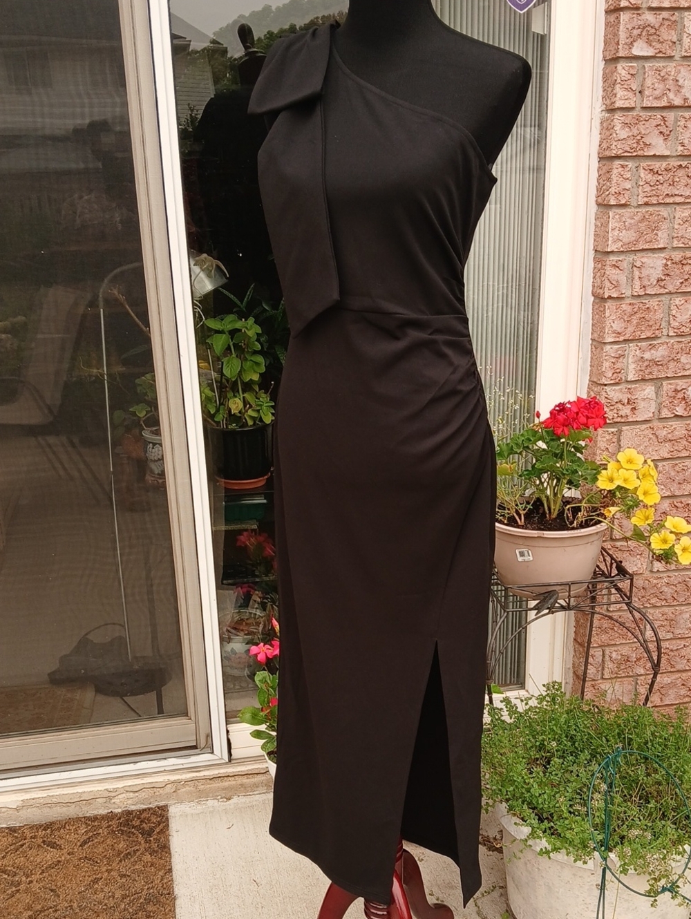 Black One-Shoulder Asymmetric Midi Dress